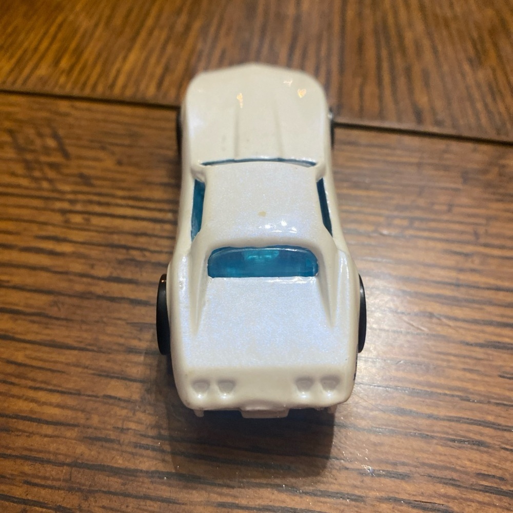 Vintage 1975 Hot Wheels Corvette Stingray  Malaysia White Pearl Blue Windows - Picture 3 of 7